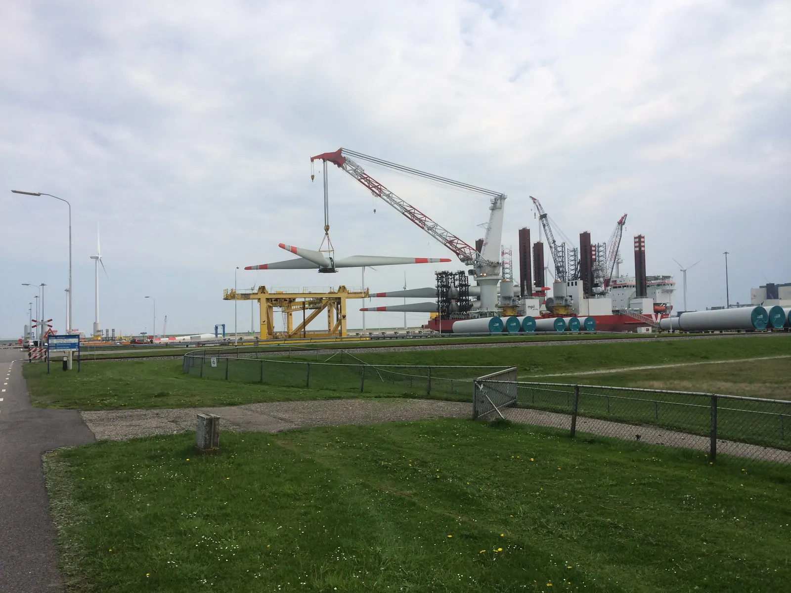 Trianel Windpark Borkum — turbine blade loading operations at port prior to offshore installation