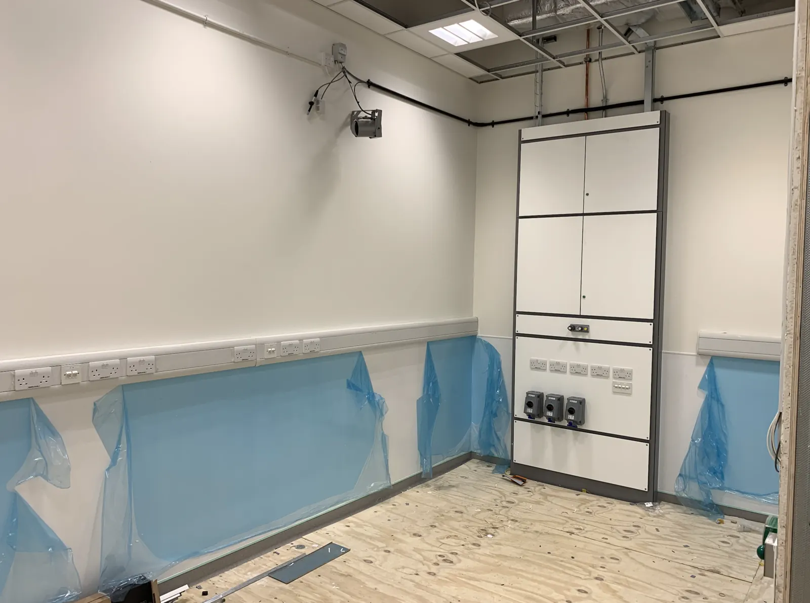 Craig Garbutt — advanced cleanroom testing facility under construction, part of a £14M specialist refurbishment programme delivering precision-controlled research and testing environments